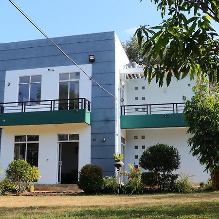 Peacock Resort Anuradhapura Bagian luar foto