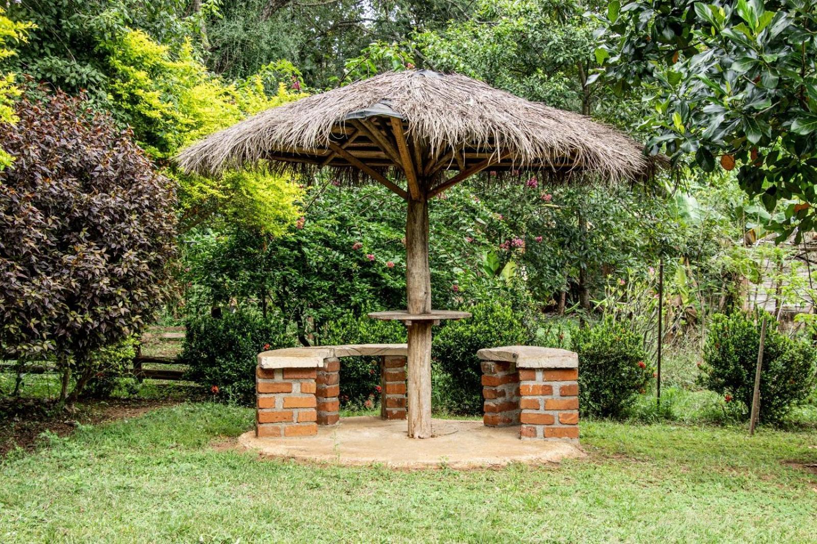 Peacock Resort Anuradhapura Bagian luar foto