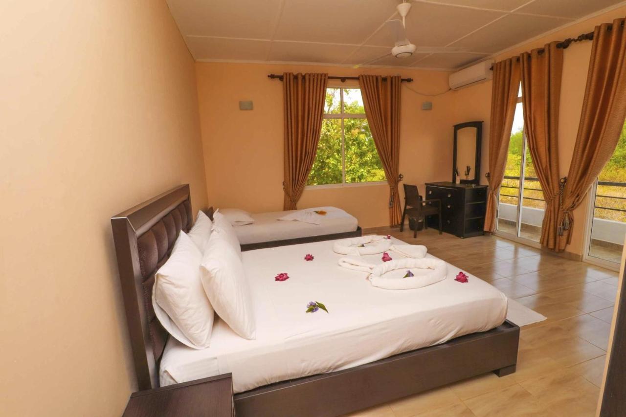 Peacock Resort Anuradhapura Bagian luar foto